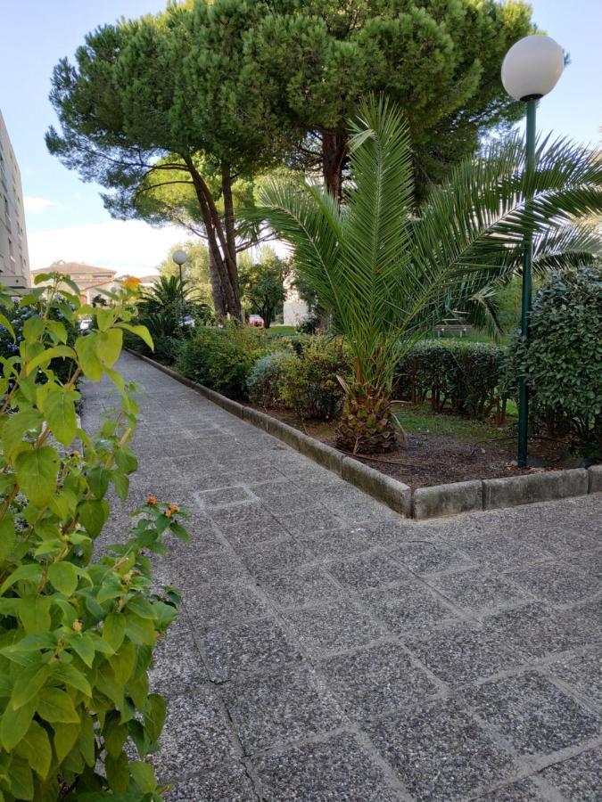 Charmant Appartement A 350M De La Plage Et Du Port เฟรฌูส ภายนอก รูปภาพ